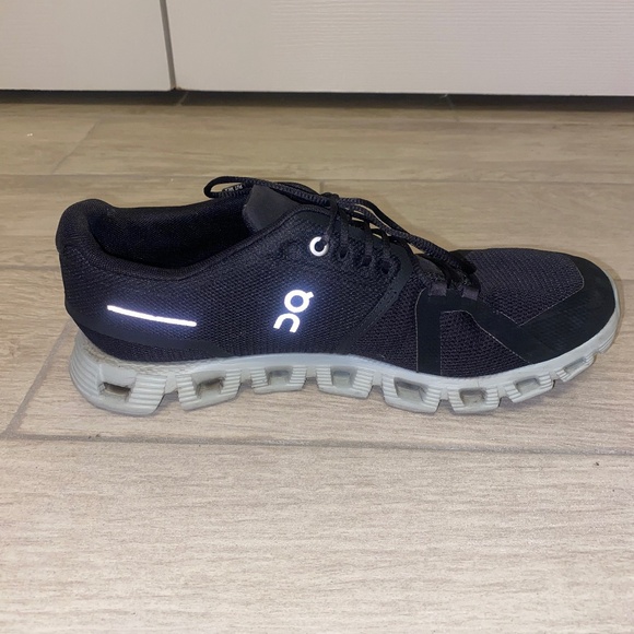 On cloud sneakers - Picture 4 of 8